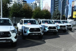 Ukraine receives batch of pickup trucks with demining equipment from Canada