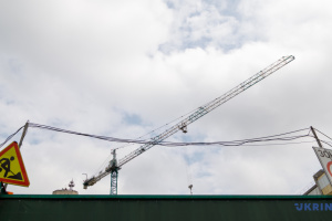 У Чернівцях завершили ремонт даху і фасаду будинку, пошкодженого російською ракетою