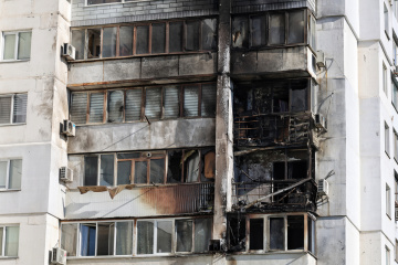 В Чорноморську від нічної атаки шахедів постраждала багатоповерхівка