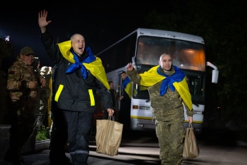 ウクライナ、ロシアに拘束されていた９５人のウクライナ人捕虜が帰還