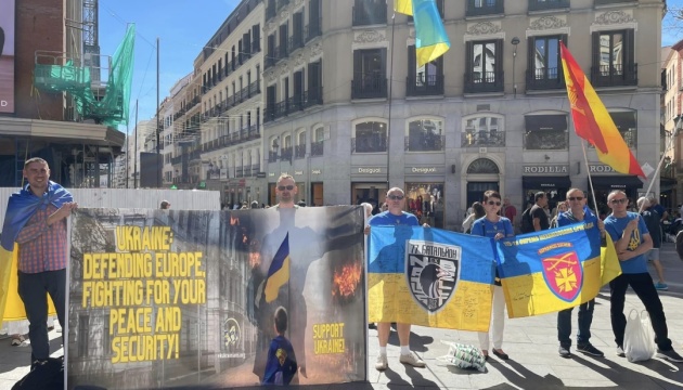 У Мадриді українці провели ходу та мітинг на знак подяки захисникам України