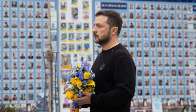 Ukrainian leaders honor memory of fallen warriors 