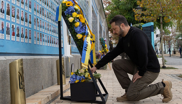 De hauts dirigeants de l’Ukraine ont commémoré la mémoire des militaires tombés au combat 