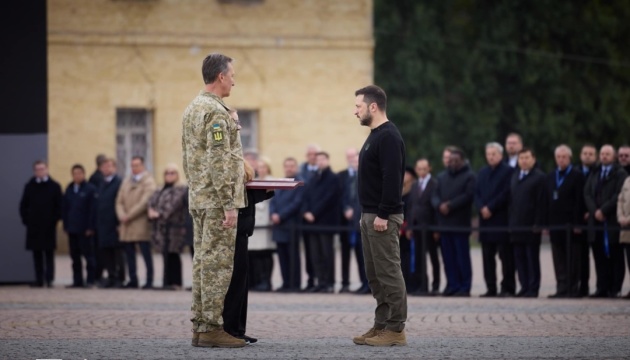 Зеленський вручив «Золоту Зірку» родині полеглого оборонця «Азовсталі» Андрія Суботіна