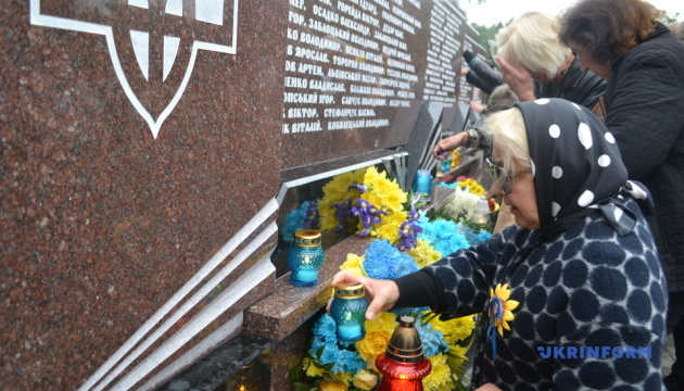 У Тернополі відкрили меморіальну стелу «Воїнам, загиблим за волю України»