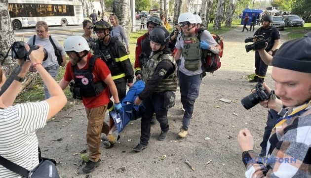 Удар по Запоріжжю: з пошкодженої багатоповерхівки деблокували всіх людей