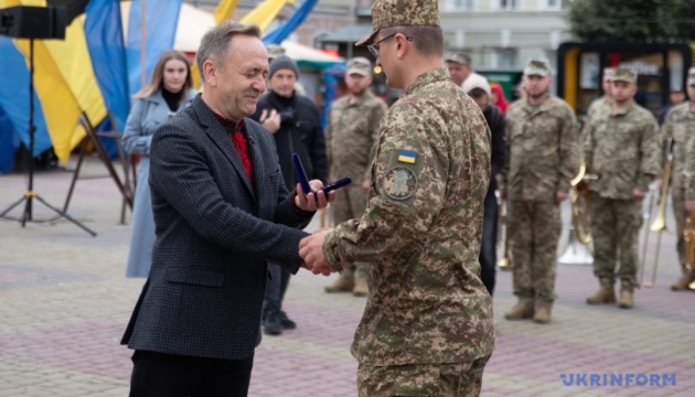 У Тернополі вручили нагороди військовим з нагоди Дня захисників і захисниць України