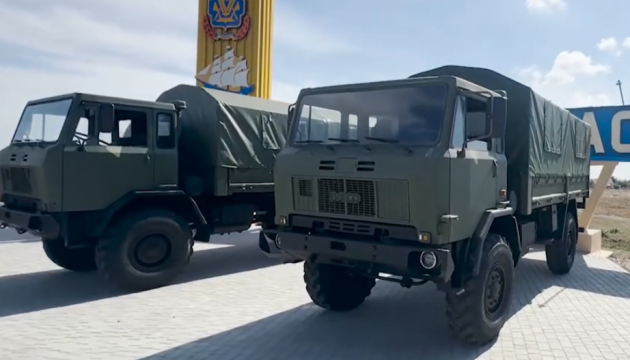 Kherson region hands over two trucks, hundred FPV drones to military