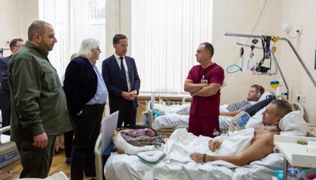 Rutte visits wounded Ukrainian soldiers in hospital