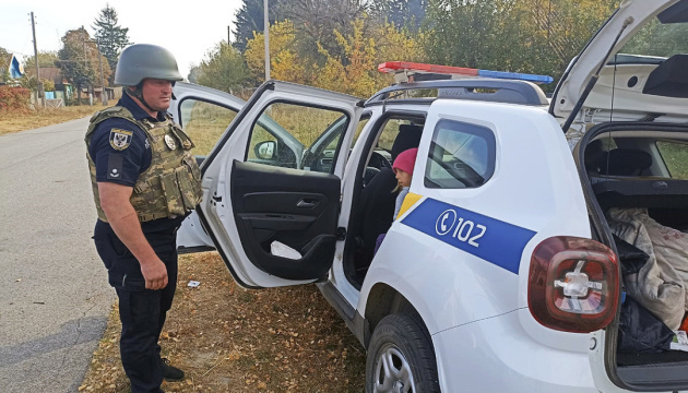 Mother and eight children evacuated from border village in Chernihiv region