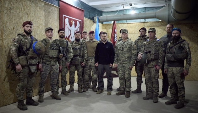 Zelensky meets defenders fighting in Kursk region during his visit to Sumy