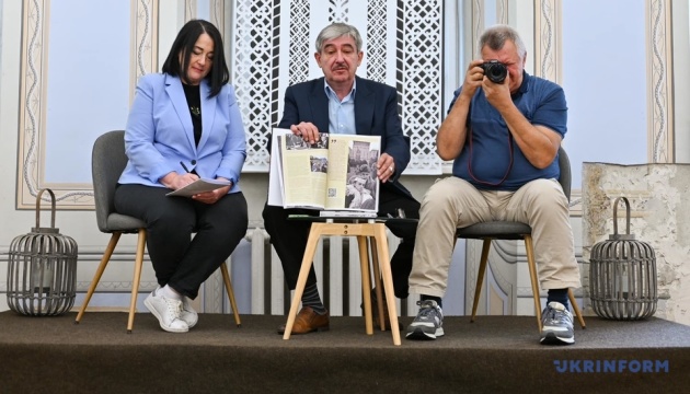 На Lviv BookForum презентували книгу про журналістику незалежної України «Від майданів до війни»