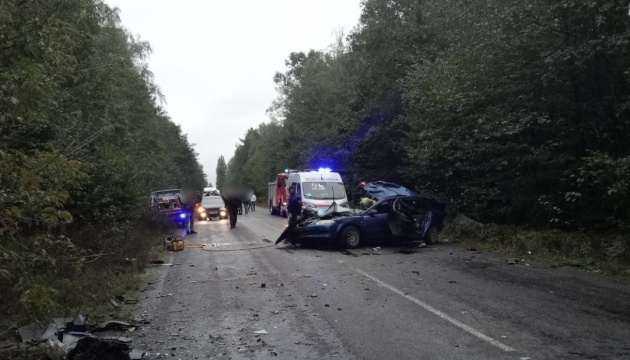 На Рівненщині зіткнулися Mazda та мікроавтобус, серед загиблих - дитина