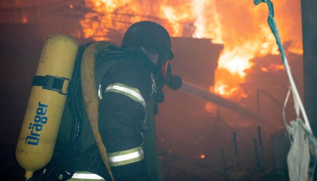 Dañados almacenes y camiones en el ataque nocturno en Odesa