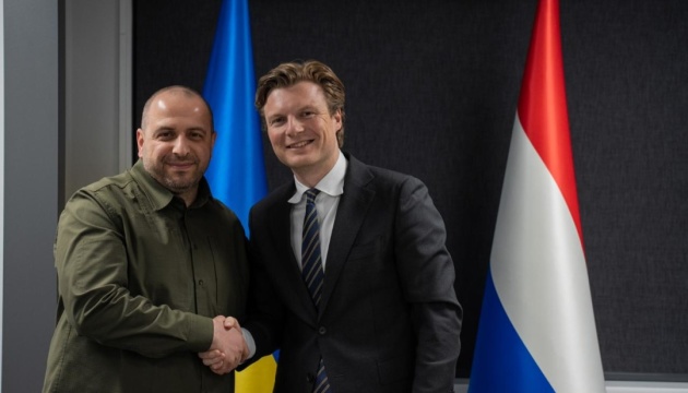 Ukrainian, Dutch defense ministers discuss crew training, supply of weapons for F-16 jets