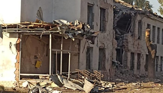 Russians destroy Ukrposhta branch in Kostiantynivka, branch manager injured