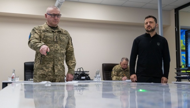 Zelensky visits main command post of Territorial Defense Forces, awarded soldiers