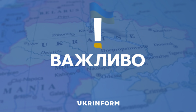 У Деснянському районі Києва внаслідок атаки дронів пошкоджений багатоквартирний будинок