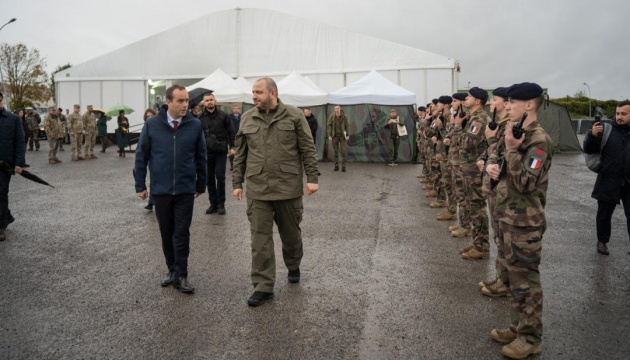 Ukrainian, French defense chiefs talk cooperation in arms, ammo production