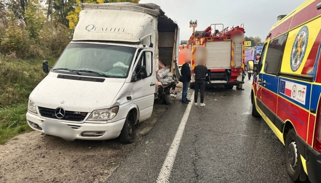 Масштабна аварія біля Львова: серед постраждалих є громадяни зі Швейцарії