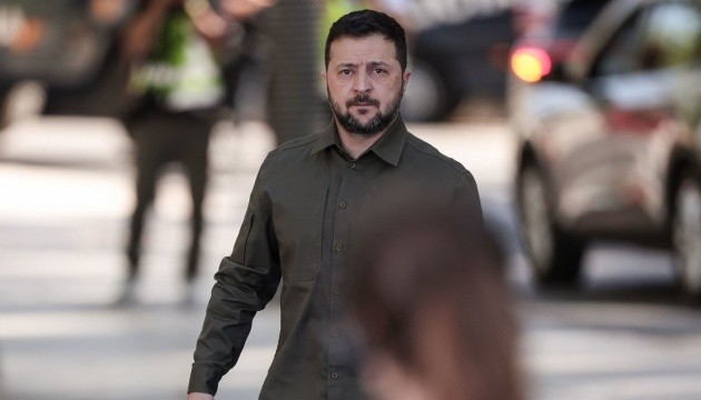 Zelensky arrives at Vatican