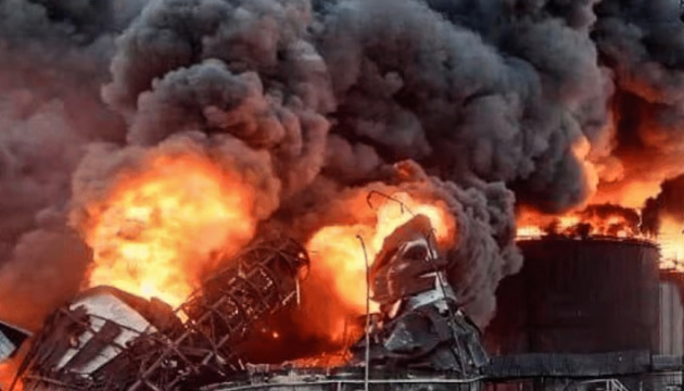 Région de Louhansk : les forces ukrainiennes ont attaqué un dépôt de pétrole près de Rovenky, occupé par les troupes russes