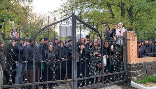 У Черкасах віряни УПЦ МП намагалися силою захопити Свято-Михайлівський собор - поліція відкрила справу