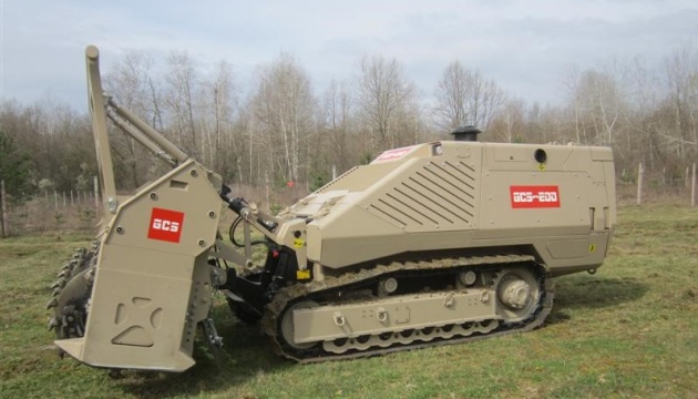 Швейцарія передасть Україні три важкі машини для розмінування