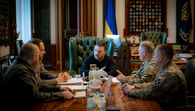 Zelensky heard Syrskyi's report on situation along frontlines