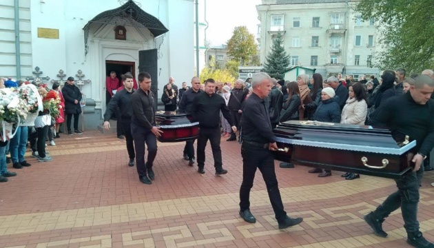 У Сумах попрощалися з родиною, яка загинула під час атаки російського «Шахеда»