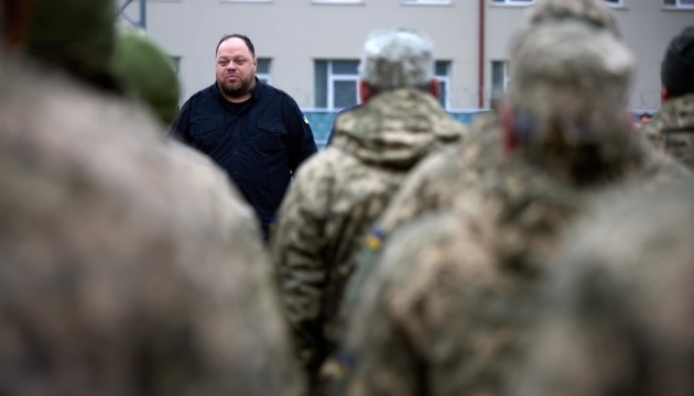 Le président de la Verkhovna Rada a rencontré des militaires ukrainiens qui suivent une formation sur une base en Lettonie