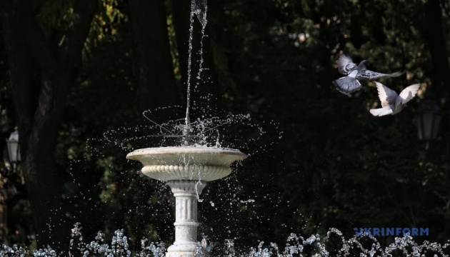 Майже літо: в Україні переважно без опадів, удень до +27°