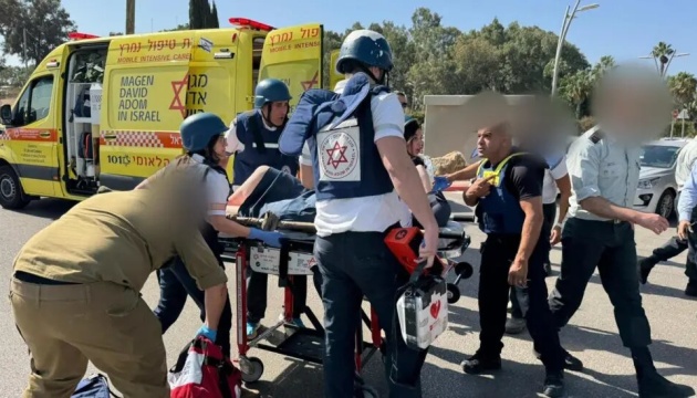 В Ізраїлі вантажівка в’їхала в зупинку, травмовані 24 людини