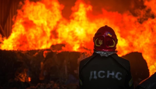 Attaque nocturne sur Kyiv : neuf personnes blessées, dont une fillette de 11 ans