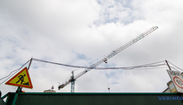 У Чернівцях завершили ремонт даху і фасаду будинку, пошкодженого російською ракетою