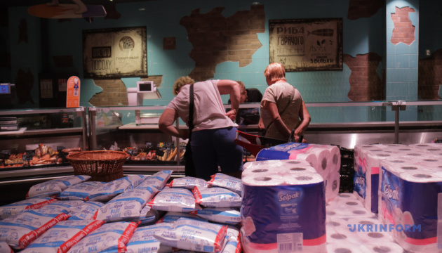 Три чверті українців надають перевагу товарам із знижкою