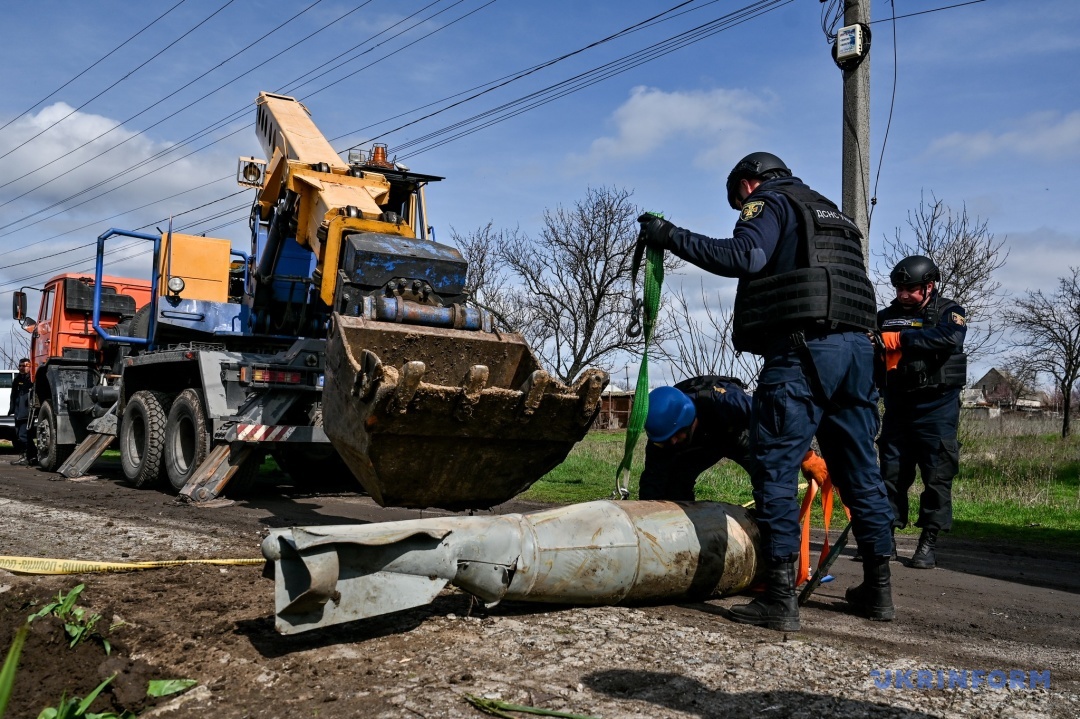 ДСНС вилучили небезпечний снаряд та везуть його для підриву