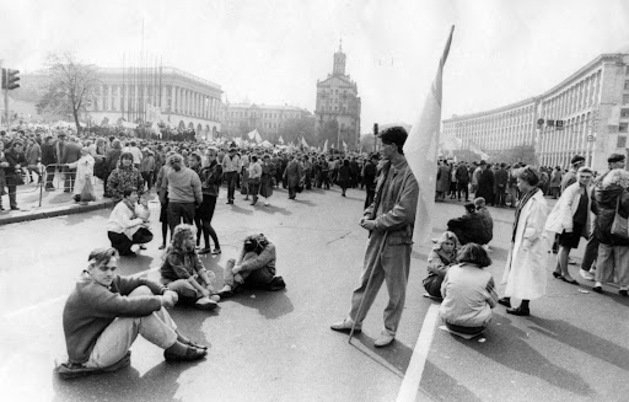 Мітинг і студентський страйк осені 1990 року. Фото Укрінформу