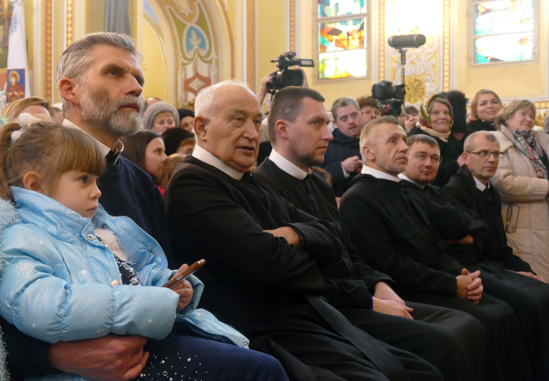 Володимир Палчинський ( другий зліва )