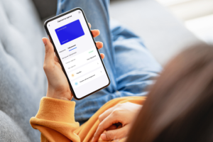 Віртуальні зарплатні картки: чому українці почали активніше використовувати онлайн-банкінг?  