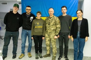 CinC Syrskyi meets with volunteers Sternenko, Lachenkov