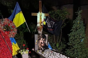 Наруга над могилами військових у Києві: суд розгляне примусове лікування підозрюваної