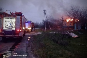 Росіяни вдарили дроном по прикордонній громаді Чернігівщини, горів будинок