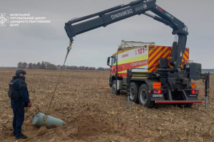 У полі на Київщині знайшли бойову частину ракети Х-101