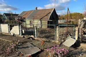 На Дніпропетровщині внаслідок обстрілів постраждала жінка, пошкоджені будинки, підприємство, ЛЕП