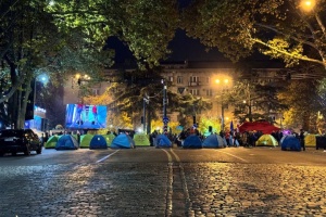 «Вкрадені вибори»: у Тбілісі опозиція проводить 24-годинний протест