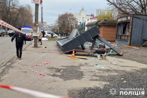 У Хмельницькому автомобіль в'їхав у зупинку - троє загиблих