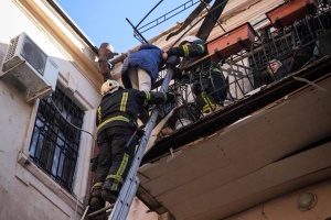 В Одесі обвалилася частина пошкодженого обстрілами будинку, є постраждалий