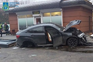 Суд узяв під варту водія, який збив на смерть трьох жінок на зупинці в Хмельницькому