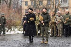 Президент і перша леді вшанували пам’ять жертв Голодоморів в Україні